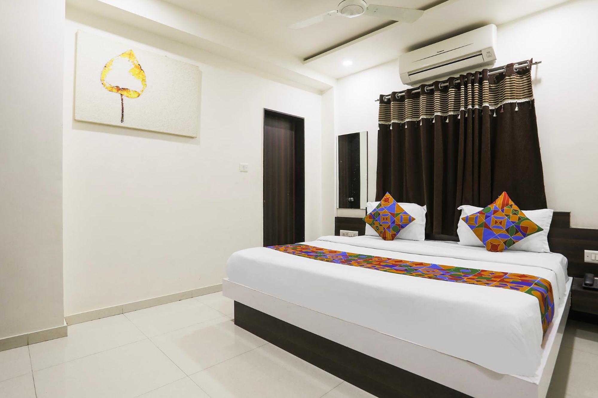Fabhotel Sk Radźkot Zewnętrze zdjęcie