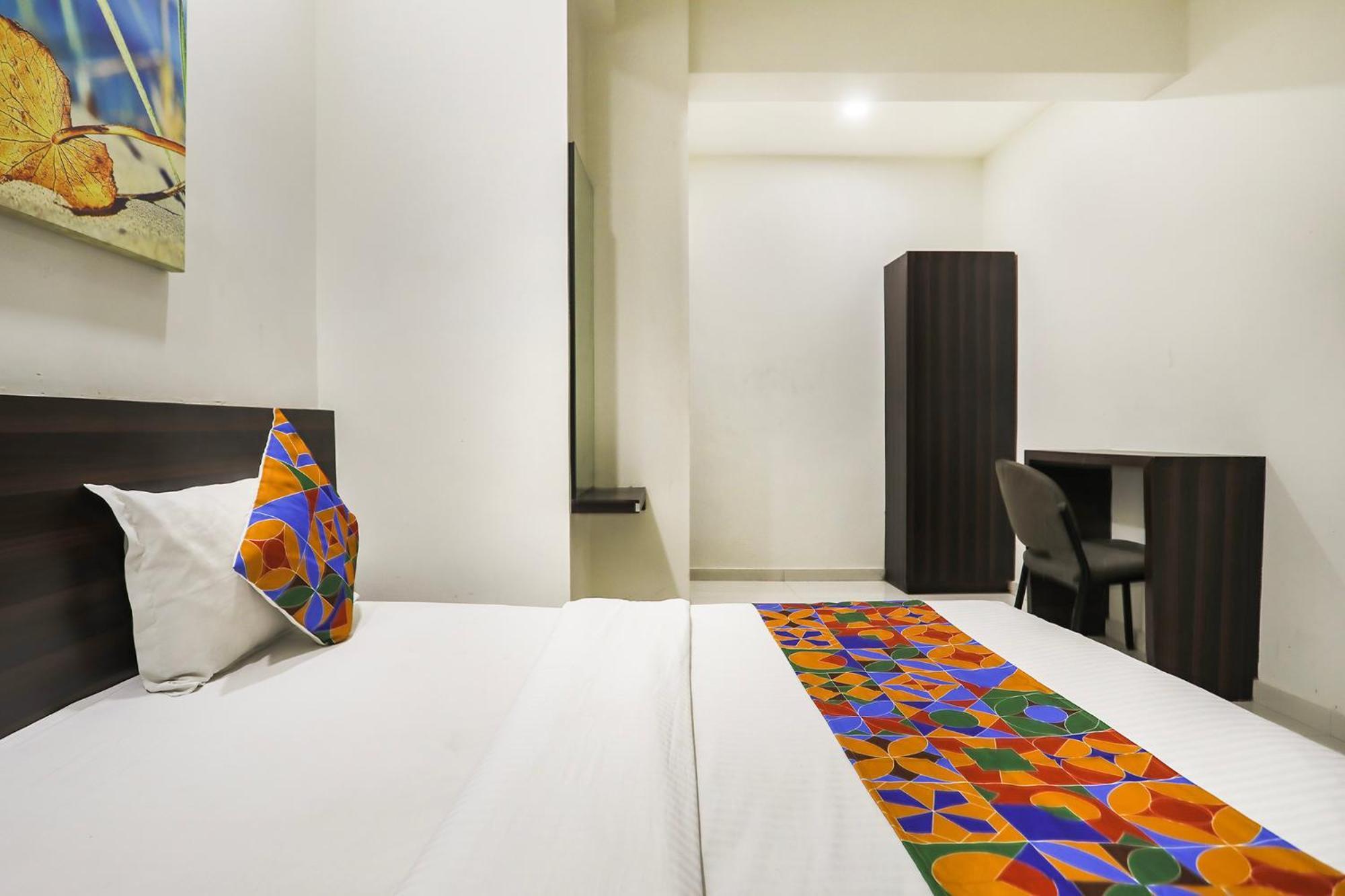 Fabhotel Sk Radźkot Zewnętrze zdjęcie