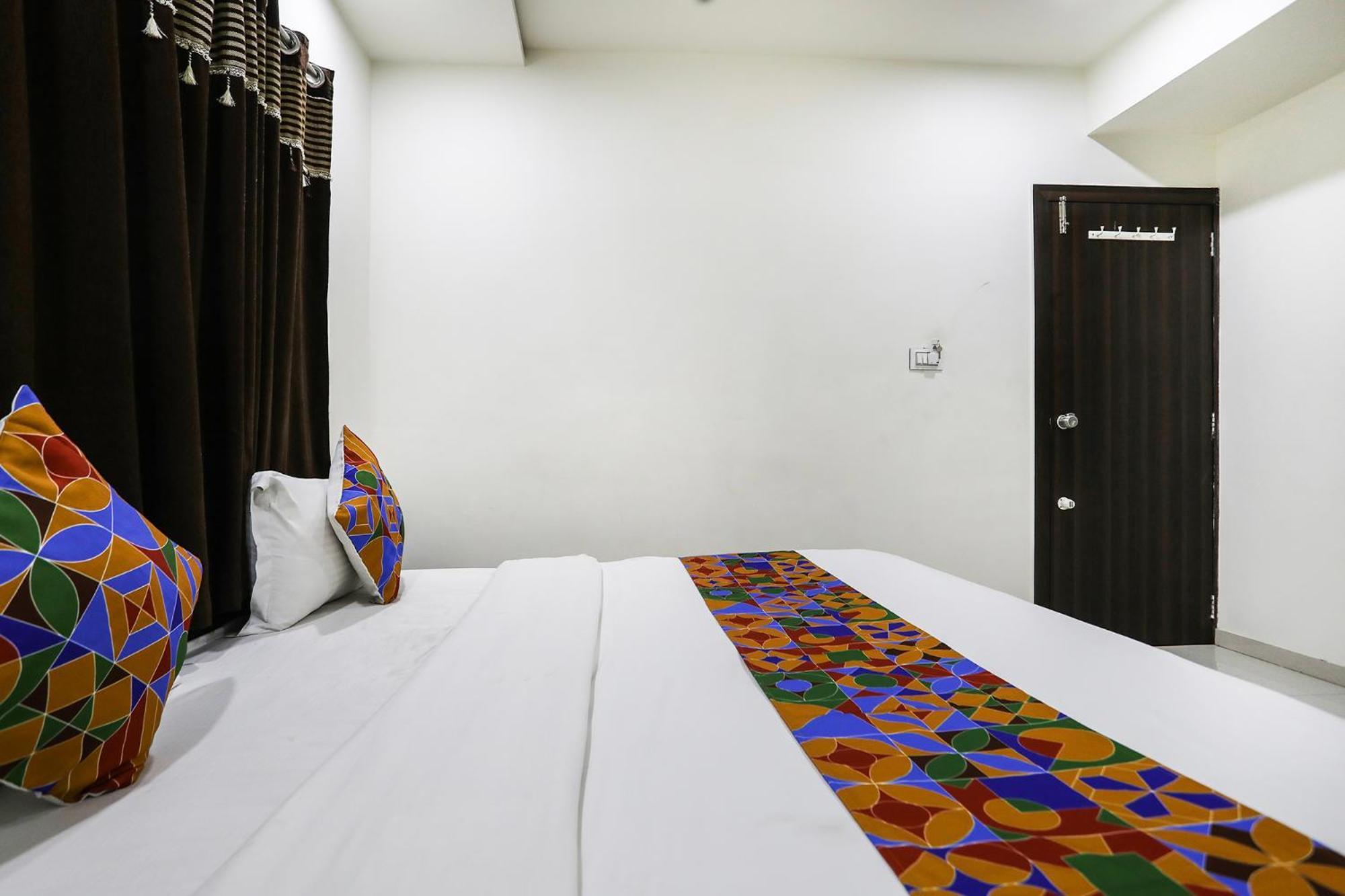 Fabhotel Sk Radźkot Zewnętrze zdjęcie
