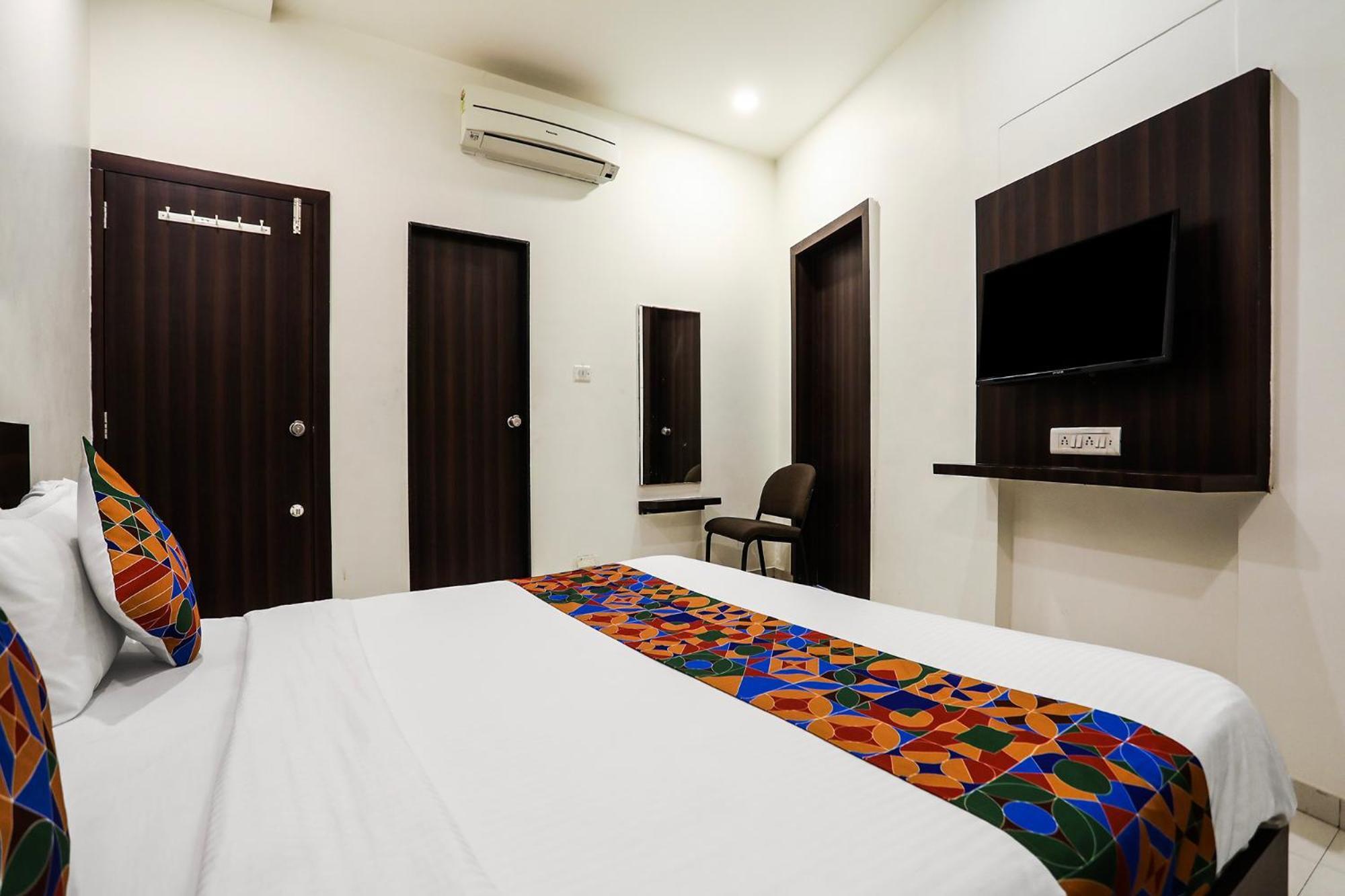 Fabhotel Sk Radźkot Zewnętrze zdjęcie