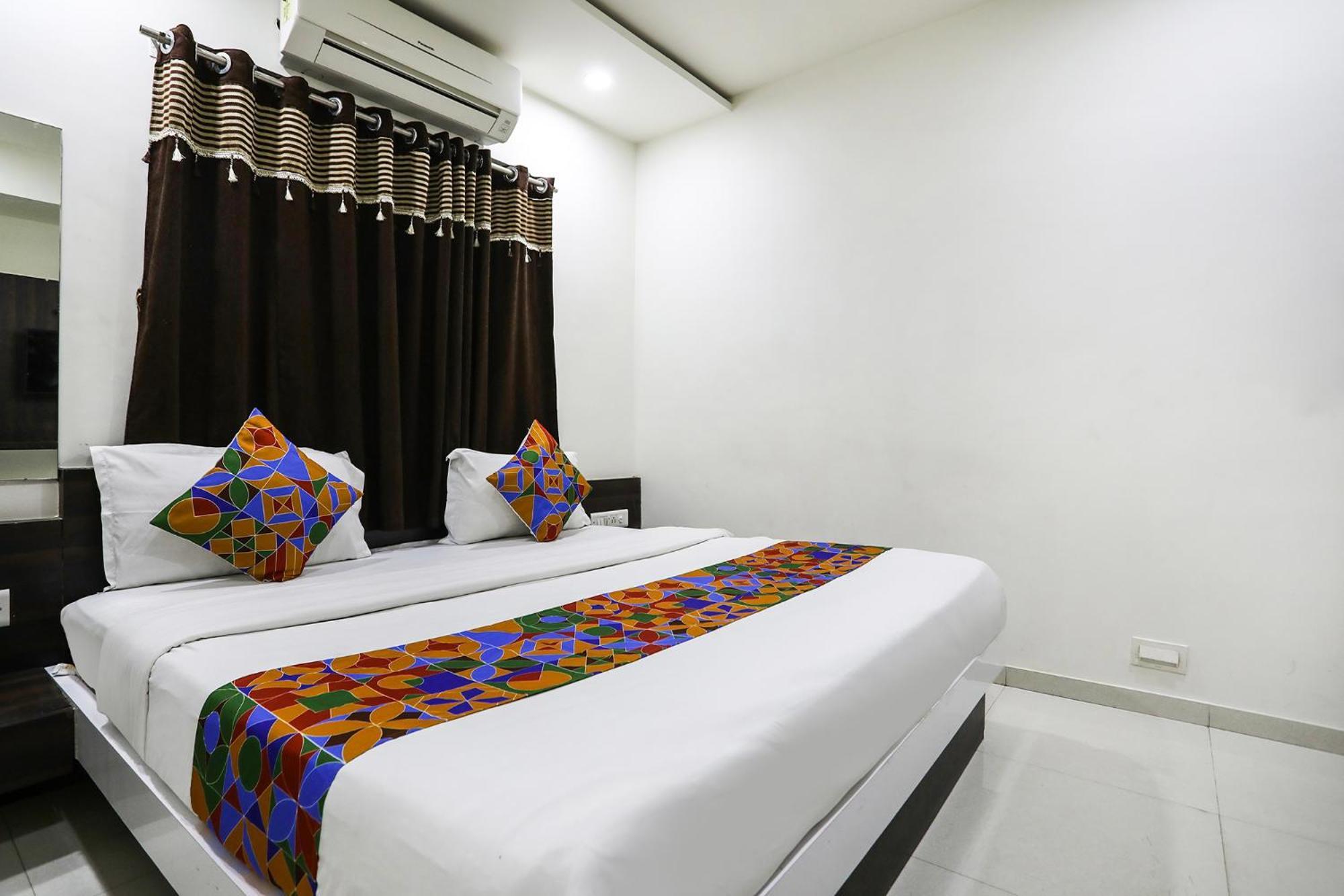 Fabhotel Sk Radźkot Zewnętrze zdjęcie