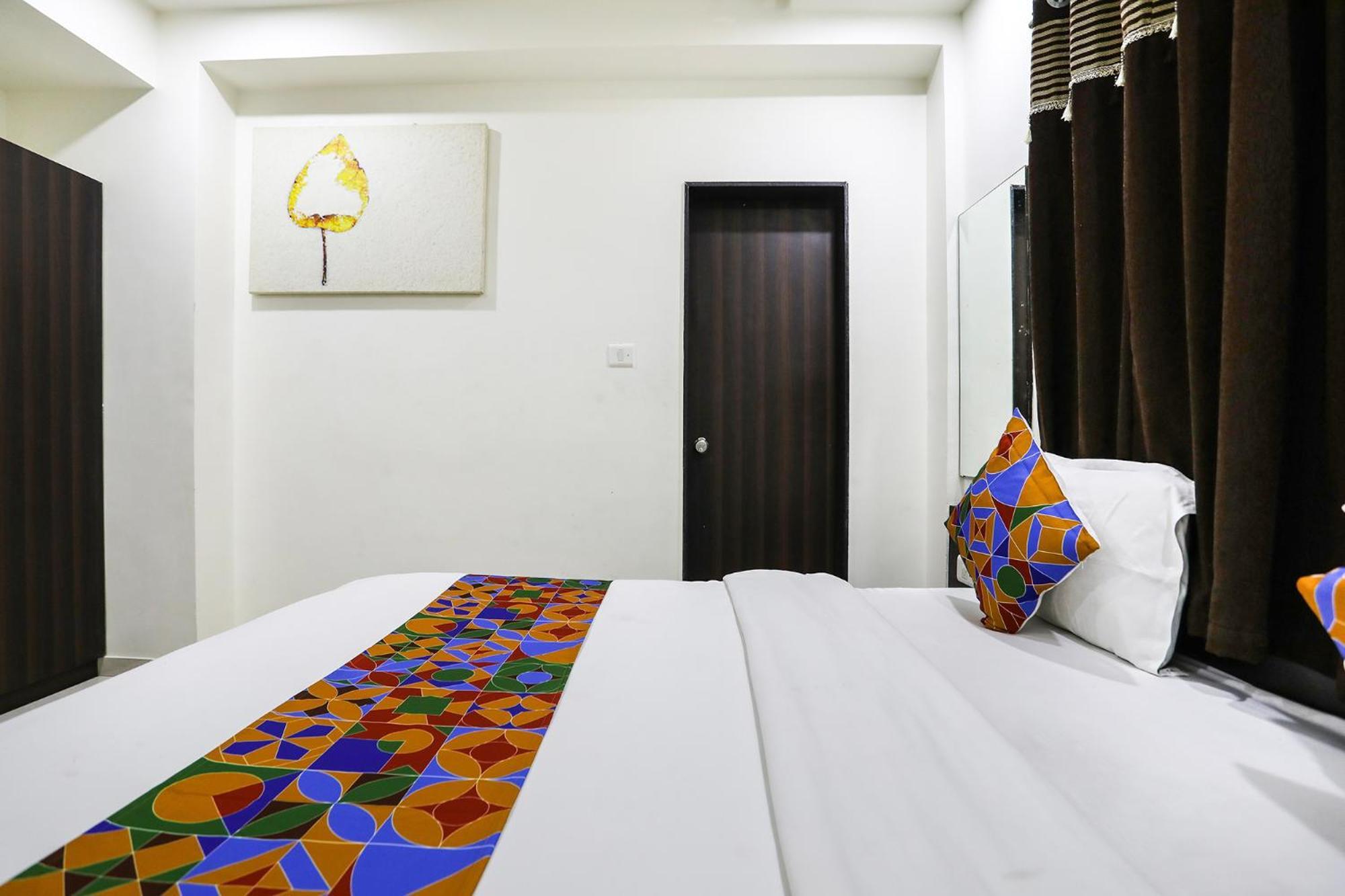 Fabhotel Sk Radźkot Zewnętrze zdjęcie